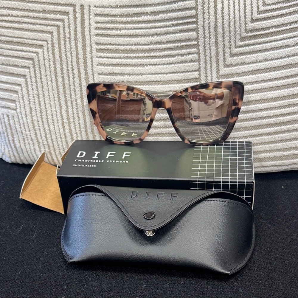 Diff Becky II Himalayan Tortoise Shell Mirror Polarized Sunglasses